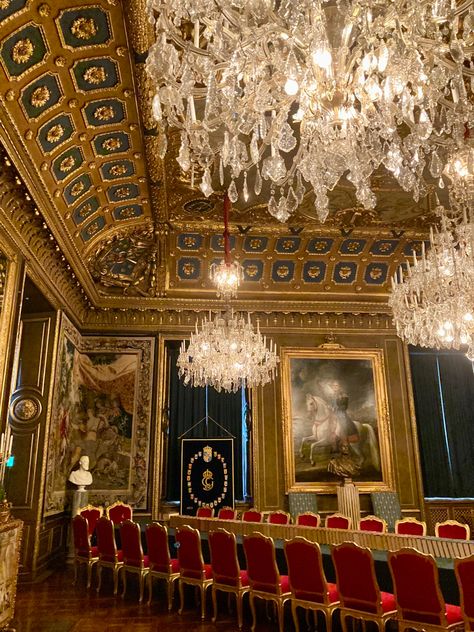 royalty luxury european architecture that girl it girl rich scandinavian lifestyle red velvet gold walls details interior design Swedish Palace Interior, Stockholm Snow, Stockholm Palace, Swedish Aesthetic, Sweden Photography, Palace Interior, Royal Aesthetic, Nice Places, Swedish House