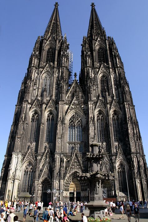 Cologne's most famous landmark for centuries and the most well-known architectural monument in Germany. Goth Architecture, Places To Visit In Italy, German Architecture, Famous Monuments, Gothic Cathedrals, Neuschwanstein Castle, Milan Design, Church Architecture, Berlin Wall