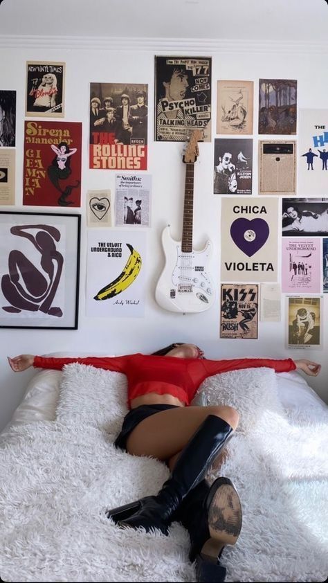 stargirl // wall decor // photo ideas // pinterest girl // kiss // Rolling Stones//
Electric guitar // Baddie Apartment Decor, Baddie Room Ideas Bedrooms, Cool Girl Bedrooms, Baddie Room Ideas, Baddie Room, Baddie Apartment Ideas, Dream Bedroom Inspiration, College Apartment Decor, Room Ideas Aesthetic