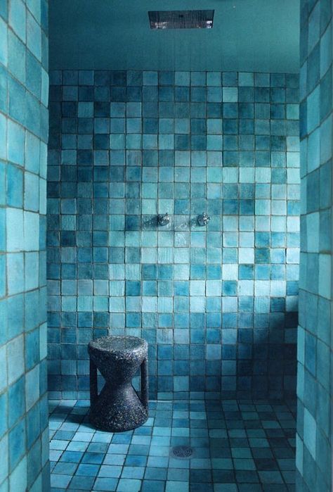 Paola Navone's Paris home  Gorgeous tiles!  Wouldn't these be great as an accent in an all white bath? Turquoise Tile, Gorgeous Tile, Paris Home, Bad Inspiration, Bathroom Wall Tile, Shades Of Turquoise, Blue Bathroom, Blue Tiles, Aqua Turquoise