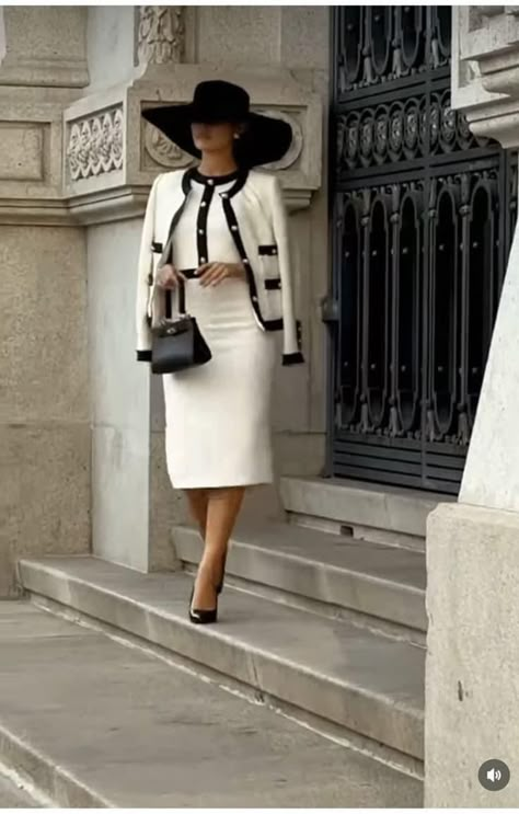 Chanel Fashion Outfits, Chanel Inspired Outfit, Coco Chanel Fashion, Old Money Fashion, Mode Chanel, Elegant Outfit Classy, Money Fashion, Elegant Hats, Old Money Outfits