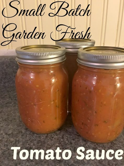 Small Batch Tomato Sauce, Preppers Survival, Gardening Tomatoes, Canning Tomatoes Recipes, Canned Spaghetti Sauce, Food Preserving, Fresh Tomato Recipes, Cherry Tomato Sauce, Jar Recipes