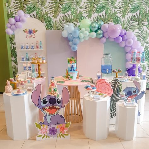 Colores pasteles , ideas para cumpleaños de stitch, detalles Stitch Party Decor, Stitch Disney Party Ideas, Disney Stitch Party Ideas, Stich Party Ideas Girl, Stitch Dessert Table, Stitch Disney Party, Stitch Party Ideas Decoration, Stitch Birthday Party Ideas Decoration, Stitch Decorations Party