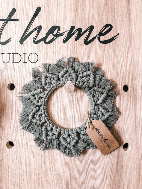 Wreath Macrame, Macrame Home Decor, Mini Wreath, Mini Wreaths, Wooden Hoop, Macrame Earrings, Macrame Tutorial, Macrame Bracelets, Macrame Diy