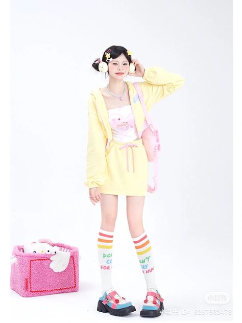 Fashion Outfits Japanese, Yellow Pink Outfit, Cute Outfits Kawaii, Outfits Japanese, Yellow Clothes, Harajuku Girls, Japanese Street, Aesthetic Fits, Yellow Outfit