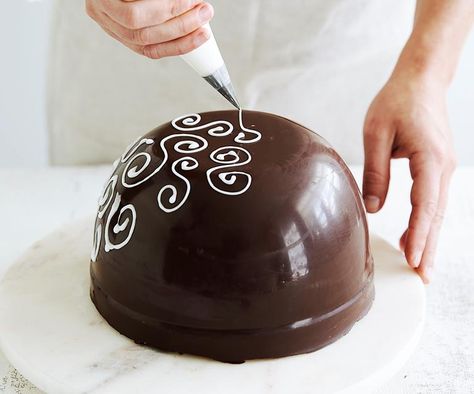 How to make a chocolate Christmas smash cake | Women's Weekly Christmas Smash Cake, Smash Cake Recipe, Chocolate Dome, Smash Cake Recipes, Chocolate Pinata, Salted Caramel Cupcakes, Chocolate Bowl, Caramel Cupcakes, Chocolate Christmas