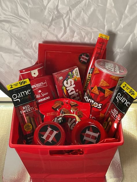 All Red Gift Basket For Him, Christmas Gift Basket Ideas For Bf, Red Candy Basket Ideas, Red Valentines Basket For Him, Red Color Gift Baskets, Small Red Gifts, Red Party Tray Ideas, Red Gift Basket For Boyfriend, Red Themed Gift Basket For Him