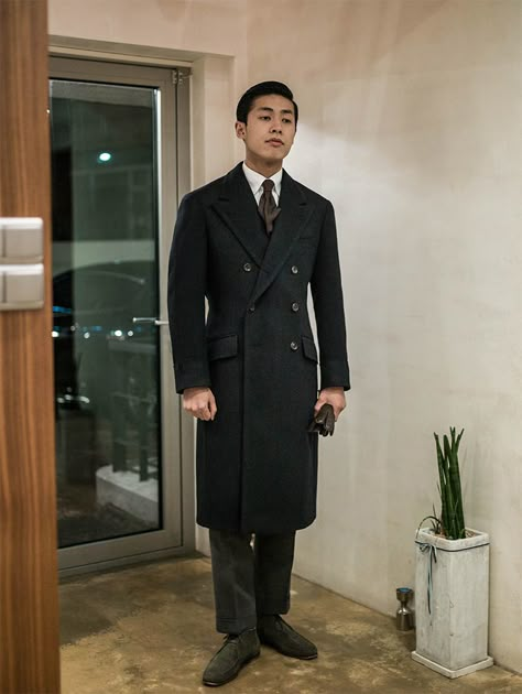 Elegant Formal Outfit, Mens Wool Overcoat, The Kingsman, Navy Wool Coat, Coat Styles, Suit Inspiration, Overcoat Men, Mens Overcoat, Men Coat