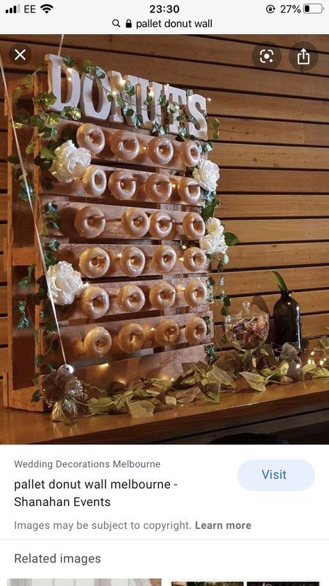 Doughnut Board Diy, Boho Donut Wall, Donut Stand Wedding, Wedding Donuts Display, Pallet Donut Wall, Donut Board Diy, Donut Wedding Display, Donut Display Ideas, Donut Holes Display