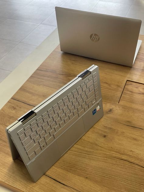 HP pavilion laptop silver color computer Hewlett-Packard Hp Pavilion X360 Aesthetic, Hp Computer Aesthetic, Hp Laptop Aesthetic, Best Pc Setup, Uni Motivation, Hp Pavilion Laptop, Hp Pavilion X360, Hp Chromebook, Aesthetic Letters