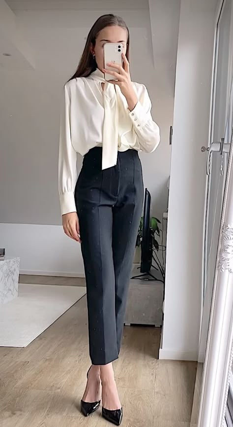 Professional Lawyer Outfits, Job Interviews Clothes, Formal Outfits For Women Office Wear Job Interviews, Ootd Interview Kerja, Formal Interview Outfit Woman, Presentation Outfit Business, Law Firm Outfits Women, Formal Business Attire Women, Corporate Attire Women Young Professional