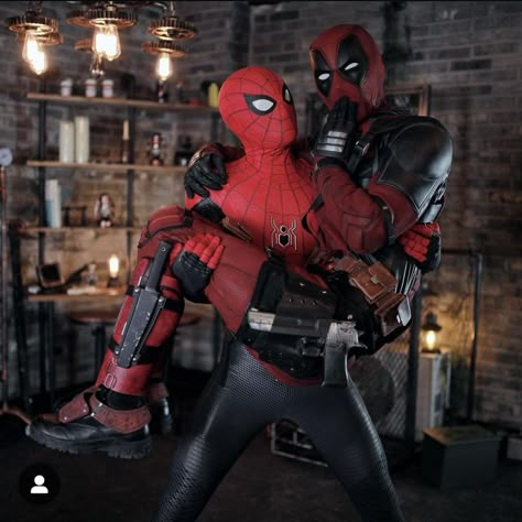 Deadpool Y Spiderman, Deadpool X Spiderman, Marvel Comics Deadpool, Deadpool Cosplay, Deadpool Art, Deadpool And Spiderman, Spiderman 3, Spiderman Pictures, Marvel Comic Universe