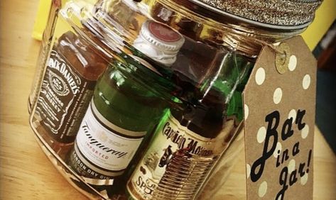 DIY ‘Bar In A Jar’ Makes A Great Gift Mason Jar Drinks Alcohol Gifts, Minibar In A Jar, Mini Bar In A Jar Gift, Bar In A Jar Gift Ideas, Mini Bar In A Jar, Mini Alcohol Gifts, Diy Coffee Bar Ideas, How To Make A Bar, Bar In A Jar