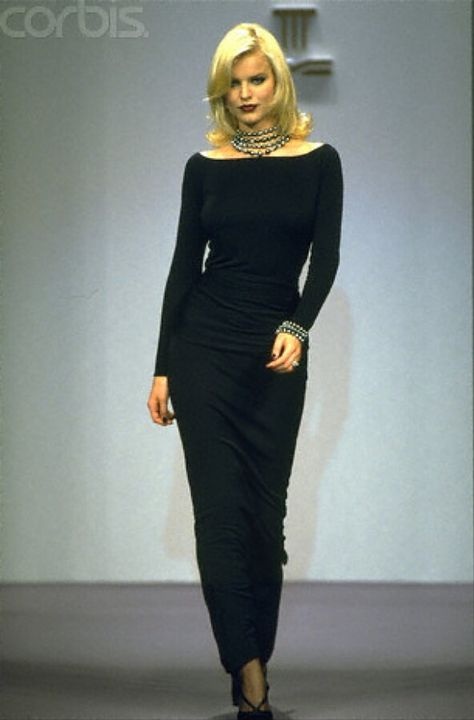 Eva Herzigova 90s, 90s Fashion Show, New Faces Models, Eva Herzigova, Model Lifestyle, 90s Models, Baby Doll Dress, Famous Models, The Empress