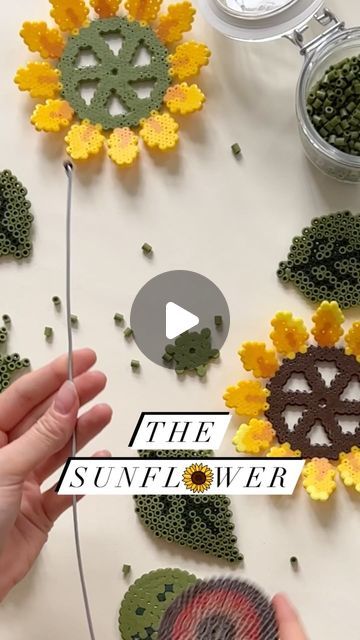 Hama Beads Sunflower, Perler Sunflower, Sunflower Beads, Seed Bead Projects, Hama Beads Design, Bead Projects, Pixel Pattern, Sunflower Art, Diy Interior