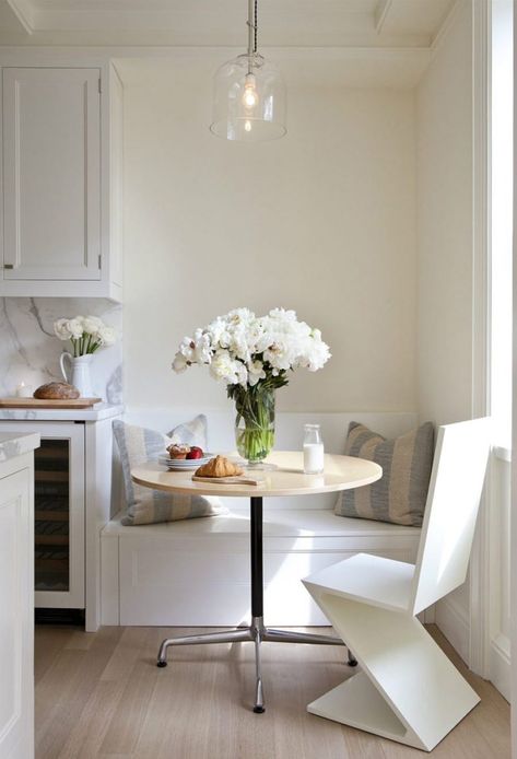 20 Tiny Breakfast Nooks for Two with Space-Saving Goodness Coin Banquette, Seating In Kitchen, Kitchen Nooks, Banquette Seating In Kitchen, Kitchen Banquette, Galley Kitchens, Kitchen Seating, Nook Ideas, Breakfast Nooks