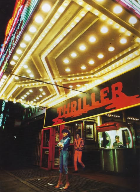 michael jackson + ola ray while filming the thriller music video. los angeles, california. october 11, 1983 80s Widgets, 80s Glam Aesthetic, 80s Las Vegas, Thriller Mj, 80s Core, 80s Cinema, Las Vegas Elvis, Thriller Michael Jackson, 80s Formal