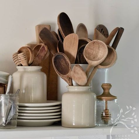 The only collection of things I have in my home is wooden spoons. Made by small shops and collected through the years, used daily and pretty enough to display.    #Regram via @rockyhedgefarm Cleaning Painted Walls, Tidy Kitchen, Hus Inspiration, Wooden Utensils, Wooden Spoons, Küchen Design, Kitchen Styling, Home Staging, Decoration Design