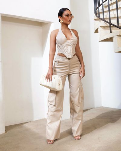 Halter Neck Corset, Kylie Jenner Kim Kardashian, Natalie Rolt, Cargo Outfit, Neck Corset, Festival Outfits Rave, Corset Boning, Cargo Pants Outfit, Boho Boutique