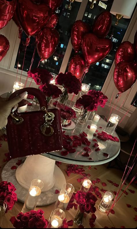 Inside Picnic, Single Valentines Day, Valentines Day Celebration, Valentine Party Ideas, 17th Birthday Ideas, Giving Flowers, Vision Board Pics, I Manifest, Romantic Surprise