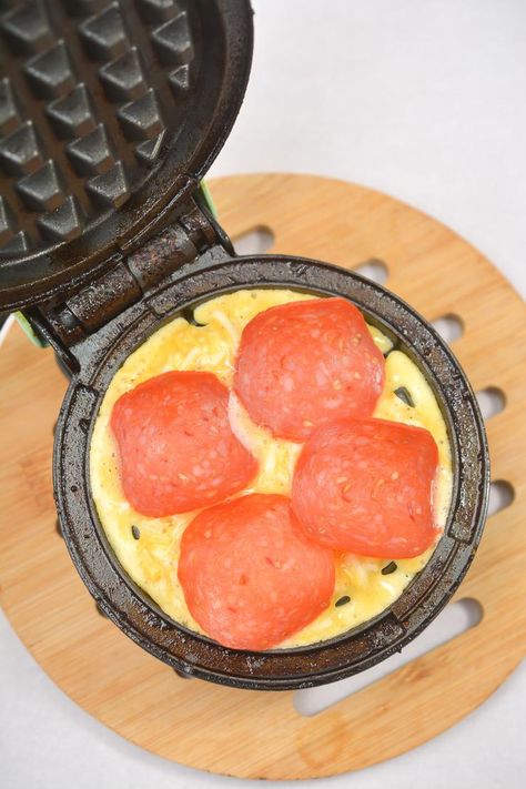 Keto Pizza! Low Carb Pizza Chaffle Sticks – Appetizers – Side Dish – Lunch – Dinner Homemade Keto Pizza, Recipe With Pepperoni, Chaffle Pizza, Mini Waffle Recipe, Pizza Chaffle, Low Sugar Dinners, Waffle Iron Recipes, Waffle Maker Recipes, Diet Recipes Easy