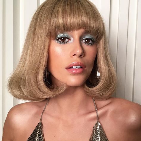 2,931 Likes, 46 Comments - A N T H O N Y H . N G U Y E N (@anthonyhnguyenmakeup) on Instagram: “Disco dolly makeup on @kaiagerber for Halloween . Hair by @peter.savic Makeup by…” 70s Make Up, 70s Eye Makeup, 70’s Makeup, 70s Disco Makeup, 70s Makeup Look, 70s Hair And Makeup, Moda Disco, Look Disco, Disco Makeup