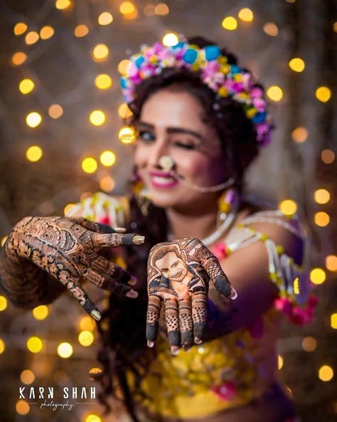 Solo Mehendi Pose Idea For Bride   #bride #indianwedding #bridalinspo #shaadisaga #weddinginspo  #mehndioutfit #mehendi   #mehndijewellery  #bridaldiaries #desibride #bridesofindia #photoideas Mehendi Photoshoot, Mehendi Photography, Wedding Photography Bridal Party, Indian Bride Photography Poses, Mehndi Ceremony, Indian Wedding Photography Couples, Bridal Photography Poses, Indian Bridal Photos, Indian Wedding Couple Photography