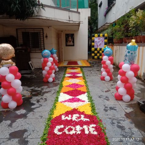 Welcome Rangoli With Flowers, Welcome Rangoli Design Entrance, Welcome Decoration Ideas Home Indian, Mrg Decoration, Welcome Rangoli, Baby Cradles, Decoration Video, Naming Ceremony Decoration, Indian Wedding Decorations Receptions