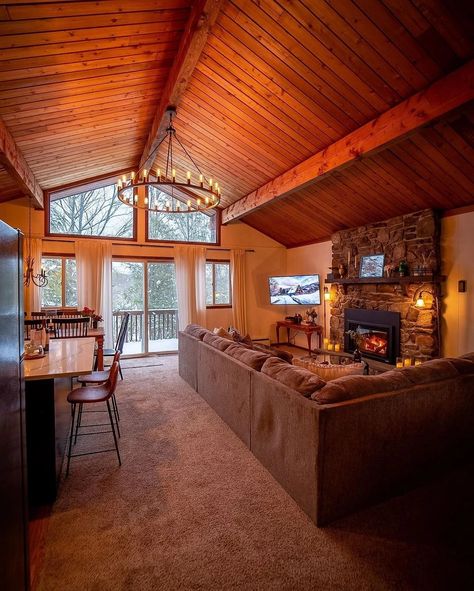 Tutor Style Homes, Montana House, Pretty Homes, Log Cabin Living, Lake Cabin, Cabin Living, Barn Style House, Lake Cabins, Cabin Ideas