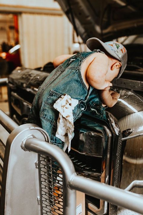 Mechanic Photoshoot, Little Boy Photoshoot, One Year Photoshoot Ideas, Country Baby Pictures, One Year Photoshoot, One Year Photos, Western Baby Clothes, Country Baby Boy, Boy Photoshoot