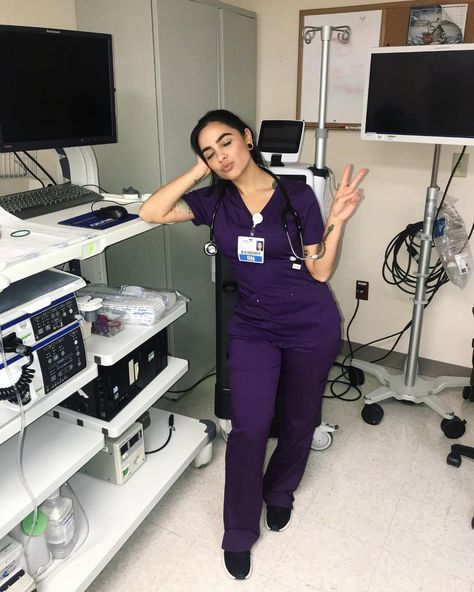 1,820 Likes, 43 Comments - Crysmarie (@crysmarie43_) on Instagram: “PSA: boring yet important nursing information... to all the new nurses and student nurses this is…” Purple Scrubs, Nurse Outfit Scrubs, Nurse Pics, Nursing Goals, Scrub Style, Nurse Inspiration, Nurse Aesthetic, Cute Scrubs, Scrubs Outfit