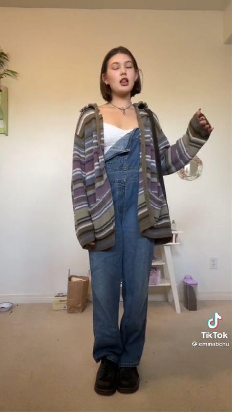 Fall Fits Overalls, Overalls Outfit Fall Aesthetic, Baggy Fall Overalls, Overall Alt Outfits, Overalls Outfit Grunge, Goblin Core Outfit Overalls, Fall Overall Outfits, Overalls Outfit Goblincore, 90s Whimsigoth Outfits