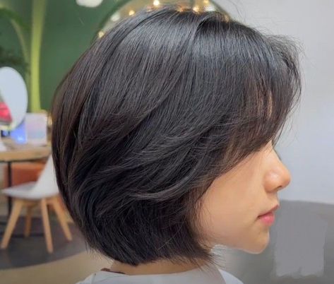 Layer Haircut In Short Hair, Korean Bob Haircut Short Hair, Short Korean Hairstyles For Women, Short Haircuts Without Bangs, Floating Bob Haircut, Korean Short Haircut For Women, Short Haircut Without Bangs, Small Haircut Women, Korean Bob Cut