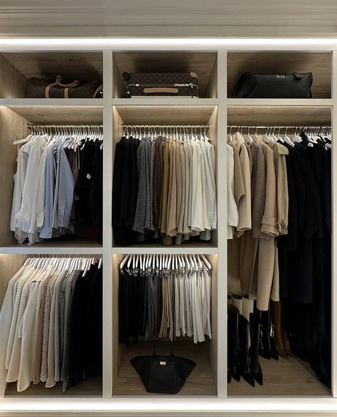 Dream Closet Design, Walking Closet, Wardrobe Organisation, Luxury Closets Design, Closet Layout, Closet Room, Dressing Rooms, Room Closet, Walk In Wardrobe