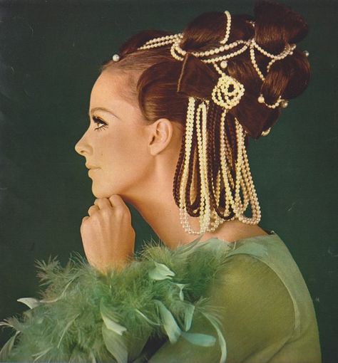 60s Hair Accessories, Pearls In Hair, Hair Pearls, 1960s Hair, 60s Hair, Sixties Fashion, Happy Hair, Creative Hairstyles, Nightingale