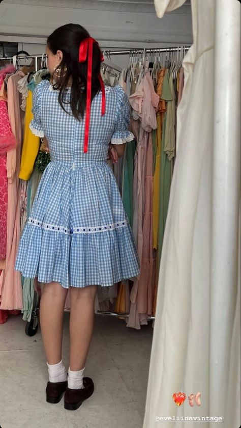 Dorothy Costume, Enya Umanzor, Halloween Costume Outfits, Carrie Bradshaw, Up Girl, Costume Halloween, Dream Clothes, Insta Story, Look Cool