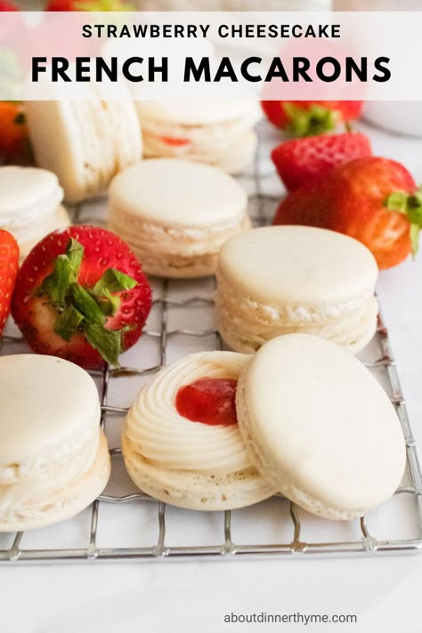 Macarons With Cream Cheese Filling, Raspberry Cheesecake Macarons, Strawberry Cheesecake Macarons, Cream Cheese Macaron Filling, Decorated Macaroons, Summer Macarons, Aesthetic Macarons, Pretty Macarons, Macaron Fillings