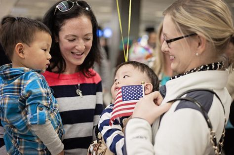 27 Breathtaking Photos Of Adoptive Families Uniting Adoption Photos, Heartwarming Photos, Adoptive Family, Adoption Stories, Adoption, Baby Face, Parenting, Photography