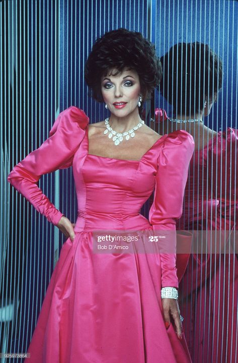 News Photo : DYNASTY - Joan Collins in Dynasty, March 1984.... Alexis Colby, Alexis Carrington, Dame Joan Collins, Dynasty Outfits, Pink Satin Dress, Mode Chanel, Joan Collins, 1980s Fashion, English Actresses