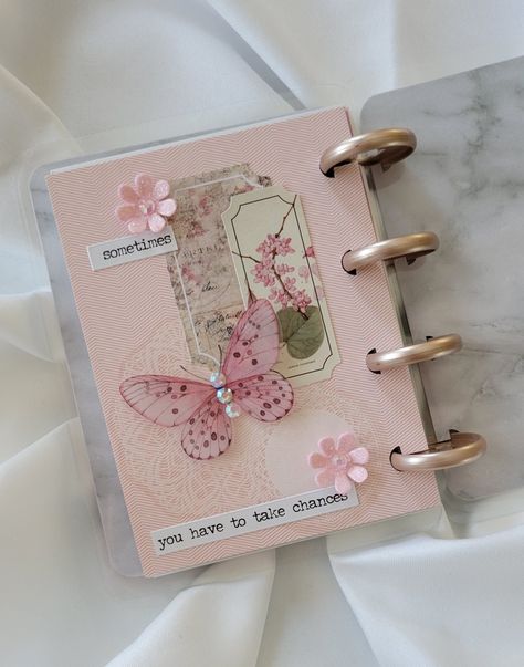 Journal Ideas With Stickers, Pink Scrapbook Ideas, Mini Notebook Ideas, Mini Scrapbook Ideas, Mini Journal Ideas, Cute Scrapbook, Mini Diary, Pink Scrapbook, Journals Diy