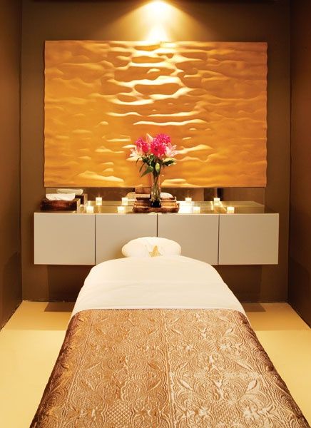 Long shelf on wall to hold candles-serenity suite Reiki Room Ideas, Spa Room Ideas, Deco Spa, Hammam Spa, Massage Room Design, Massage Room Decor, Waxing Room, Massage Therapy Rooms, Reiki Room