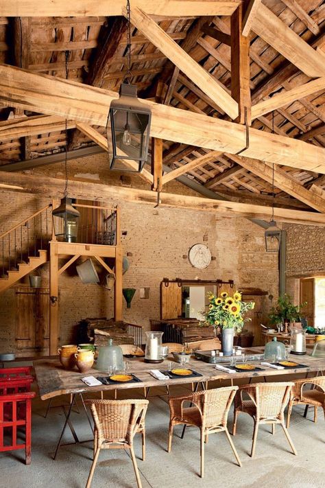 Luis Laplace, Italian Farmhouse Decor, Log Cabin Wedding, Italian Farmhouse, Cozy Log Cabin, Cabin Wedding, Vintage Industrial Style, Rustic Kitchen Design, Contemporary Interior Design