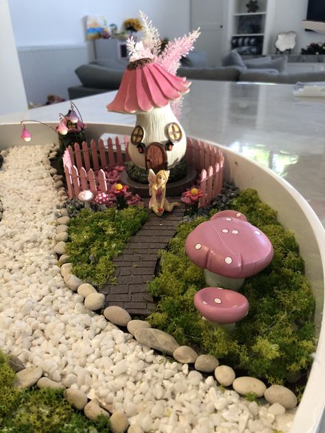 Trendy garden designs gardening design garden landscaping garden decor ideas Indoor Rock Garden Ideas, Indoor Fairy Gardens Diy, Indoor Fairy Garden Ideas, Fairy Garden Inside, Pink Fairy Garden, Houseplant Inspiration, Indoor Fairy Garden, Large Fairy Garden, Fairy Garden Pots