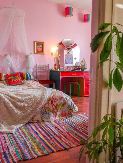 Funky Bedroom, Jealousy Jealousy, Pink Bedroom Walls, Indian Room, Pink Bedrooms, Maximalist Decor, Pink Bedroom, Decoration Inspiration, Teen Bedroom