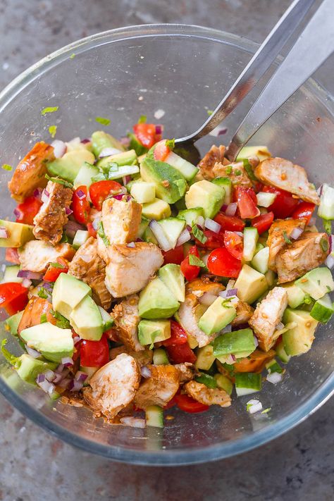 Healthy Avocado Chicken Salad - This salad is so light, flavorful, and easy to make! Perfect for your next barbecue or potluck! Healthy Avocado, Avocado Chicken, Stuffed Avocado Healthy, Avocado Chicken Salad, Chicken Avocado, Healthy Salads, Clean Eating Snacks, Chicken Salad, Healthy Lunch