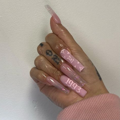 21st Birthday Nails Acrylic, Nails Acrylic Red, 21st Birthday Nails, Pretty Water, Birthday Nail Designs, Flowers Tulips, Ombre Acrylic Nails, Edgy Nails, Birthday Inspo