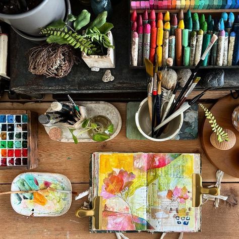 Art Organization Ideas, Watercolor Botanicals, Art Studio Space, Art Studio Room, Art Studio Design, Deco Studio, Art Studio At Home, Art Desk, Watercolor Palette