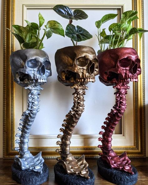 Cheap Halloween Party, Halloween Garden Decorations, Halloween Candy Bowl, Skull Planter, Resin Skull, Balcony Flowers, Skull Pictures, Halloween Garden, Cheap Halloween