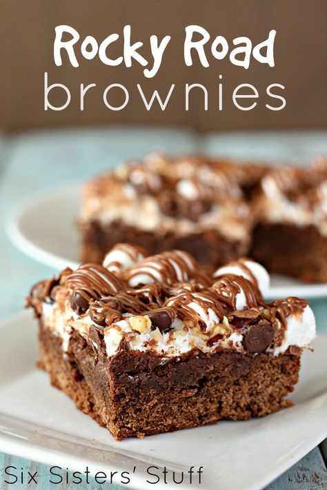 Rocky Road Brownies from SixSistersStuff.com - these are gooey and delicious! Rocky Road Brownies Recipe, Rocky Road Brownies, Rocky Road Fudge, Rocky Road Recipe, Resep Brownies, Best Brownie Recipe, Brownie Toppings, Delicious Brownies, Best Brownies