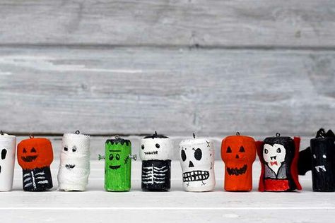 Cork Decorations, Upcycled Wine Corks, Craft For All Ages, Halloween Villain, Wine Cork Diy Crafts, Cork Ideas, Craft Cupboard, Wine Cork Diy, Wine Cork Art